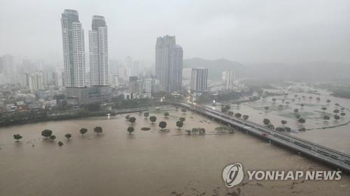 This photo provided by a news reader shows an inundated river in the coastal city of Ulsan on Sept. 6, 2022. (PHOTO NOT FOR SALE) (Yonhap)