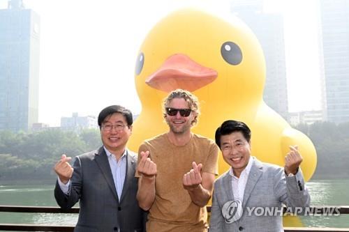 Rubber Duck project returns to Seoul after 8 years
