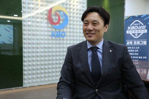 (LEAD) KBO's all-time home run king Lee Seung-yuop named Doosan Bears manager