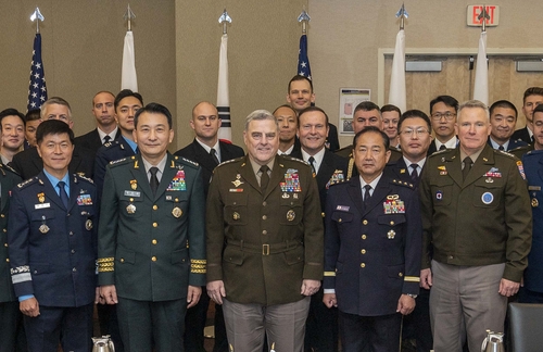 South Korea's Joint Chiefs of Staff (JCS) Chairman Gen. Kim Seung-kyum (2nd from L), his U.S. counterpart, Gen. Mark Milley (C), and his Japanese counterpart, Gen. Koji Yamazaki (2nd from R), pose for a photo after trilateral talks in Washington on Oct. 20, 2022, in this photo provided by Seoul's JCS. (PHOTO NOT FOR SALE) (Yonhap)