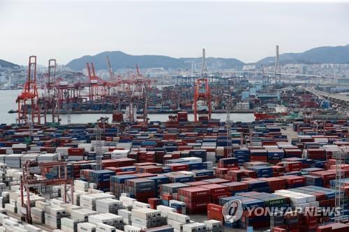 (2nd LD) S. Korea's exports down for first time in 2 years; trade deficit extended