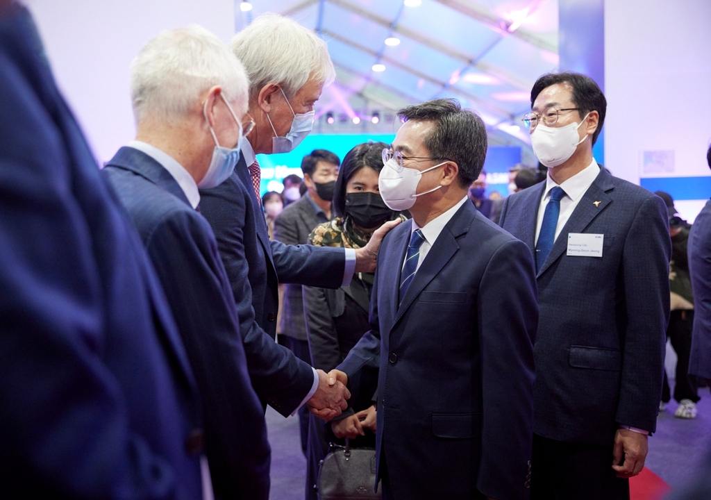 (LEAD) ASML holds groundbreaking ceremony for new chip campus in S. Korea