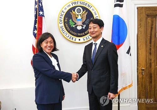 South Korean Trade Minister Ahn Duk-geun (R) poses for a photo with U.S. Trade Representative Katherine Tai after holding talks in Washington on Sept. 7, 2022, in this photo provided by the trade ministry. (PHOTO NOT FOR SALE) (Yonhap)