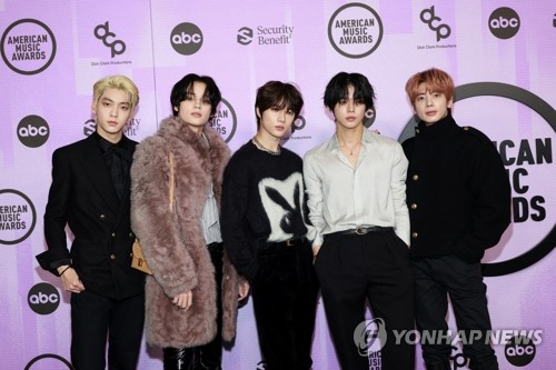 This Reuters photo shows South Korean boy group Tomorrow X Together posing for the camera during the red-carpet event of the 2022 American Music Awards at Microsoft Theater in Los Angeles on Nov. 20, 2022. (Yonhap)