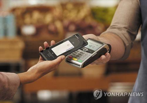 This image provided by Samsung Electronics Co. shows the use of its digital payment service Samsung Pay. (PHOTO NOT FOR SALE) (Yonhap)
