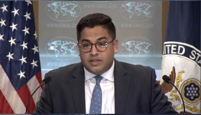 Vedant Patel, principal deputy spokesperson for the U.S. Department of State, is seen speaking during a daily press briefing at the state department in Washington on Dec. 16, 2022 in this captured image. (Yonhap)