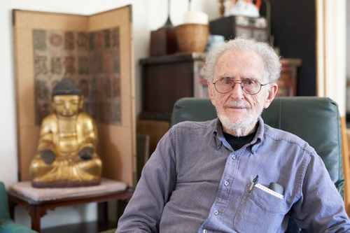 This photo provided by the Overseas Korean Cultural Heritage Foundation shows Robert Mattielli, a 97-year-old American collecter of Korean art. (PHOTO NOT FOR SALE) (Yonhap)
