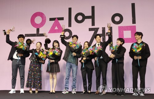 The director and cast of "Squid Game" attend a press conference in Seoul, in this file photo taken Sept. 16, 2022, to mark the dystopian drama winning Emmy awards. The global smash hit Korean-language Netflix show won six Emmys -- best director, best actor, guest acting, stunts, production design and visual effects -- at the 74th Emmy Awards in Los Angeles on Sept. 12. (Yonhap)