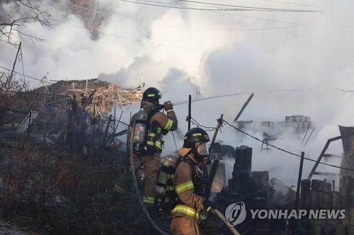 Firefighters battle a fire in the fourth district of Guryong Village, the last remaining slum in Seoul, in the capital's Gangnam Ward on Jan. 20, 2023. (Yonhap)