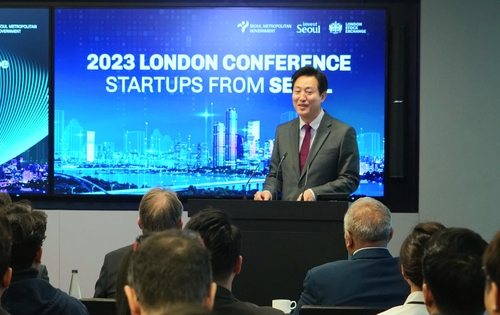 Seoul Mayor Oh Se-hoon speaks during a conference co-hosted by the city and the London Stock Exchange in London on March 14, 2023, in this photo provided by the Seoul city government. (PHOTO NOT FOR SALE) (Yonhap)