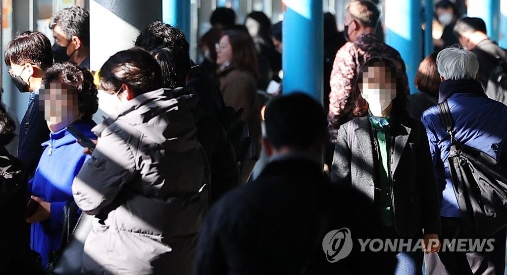 People wear masks at the Shindorim subway station in Seoul on March 14, 2023. (Yonhap)