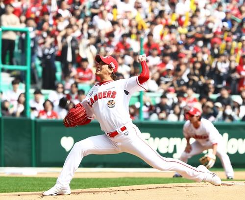 SSG Landers starter Kim Kwang-hyun pitches against the Kia Tigers during a Korea Baseball Organization Opening Day game at Incheon SSG Landers Field in Incheon, 30 kilometers west of Seoul, on April 1, 2023, in this photo provided by the Landers. (PHOTO NOT FOR SALE) (Yonhap)