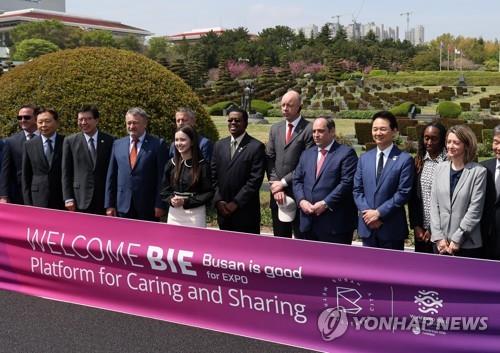 Delegates of the Bureau International des Expositions pose for a photo during their visit to the United Nations Memorial Cemetery in Busan, 325 kilometers southeast of Seoul, on April 6, 2023. (Yonhap)