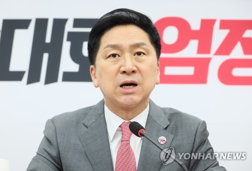 Esta foto de archivo sin fecha muestra al líder del Partido del Poder Popular, Kim Gi-hyeon.  (Yonhap)