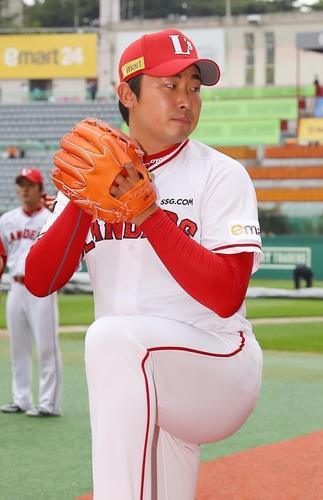 This photo provided by the SSG Landers on May 25, 2023, shows former Landers pitcher Kim Jeong-woo, who was traded to the Doosan Bears on May 25, 2023. (PHOTO NOT FOR SALE) (Yonhap)