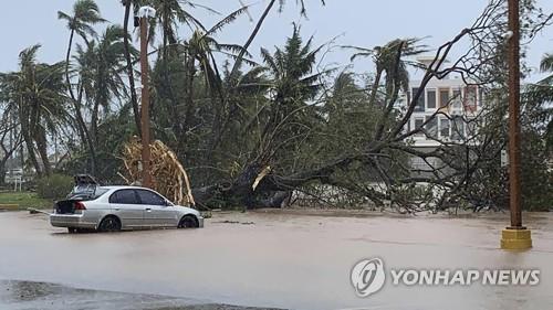 Flights resume from typhoon-hit Guam to bring stranded S. Korean tourists home