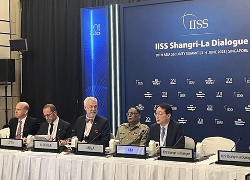 South Korean chief nuclear negotiator Kim Gunn (R) speaks during a session of the Shangri-La Dialogue, a regional security forum, in Singapore on June 2, 2023, in this photo provided by Seoul's foreign ministry. (PHOTO NOT FOR SALE) (Yonhap)