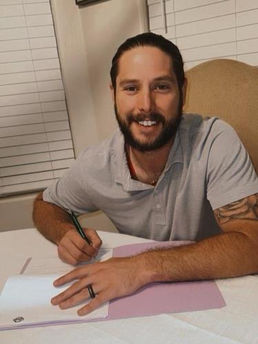 New Lotte Giants pitcher Aaron Wilkerson signs his contract with the Korea Baseball Organization club, in this photo provided by the Giants on July 18, 2023. (PHOTO NOT FOR SALE) (Yonhap)