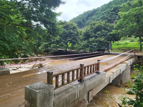 This photo provided by the Cultural Heritage Administration shows the guardrails of a bridge near the Choganjeong pavilion in Yecheon, 161 kilometers southeast of Seoul, have mostly been destroyed by recent heavy rains. (PHOTO NOT FOR SALE) (Yonhap)