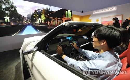 A Samsung employee demonstrates Harman's Ready Care, a driver monitoring system, during CES 2023, in Las Vegas, on Jan. 5, 2023. (Yonhap) 