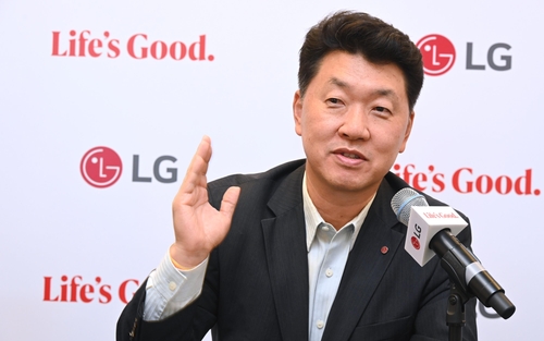 Baik Seon-pill, vice president and head of LG's TV product planning division, speaks at a media briefing at the IFA tech show in Berlin on Sept. 2, 2023. (PHOTO NOT FOR SALE) (Yonhap) 