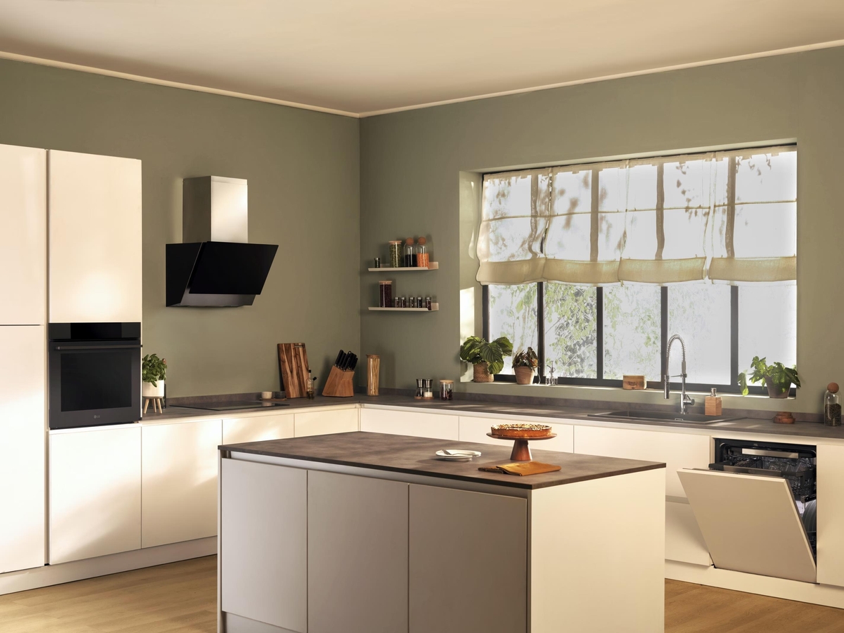 This photo provided by LG Electronics Inc. shows its new built-in kitchen package. (PHOTO NOT FOR SALE) (Yonhap)