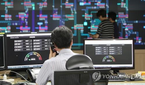 (LEAD) S. Korea's power demand hits all-time high in August