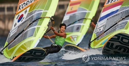 (Asiad) Cho Won-woo wins S. Korea's first gold in sailing