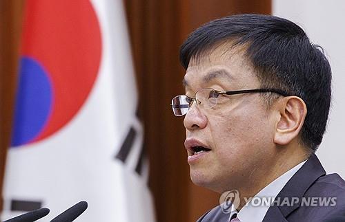 Minister of Finance Choi Sang-mok, who also serves as vice prime minister for economic affairs, gives a speech at the first emergency meeting of economic ministers held at the government building in Seoul on December 29, 2023 (Yonhap News)