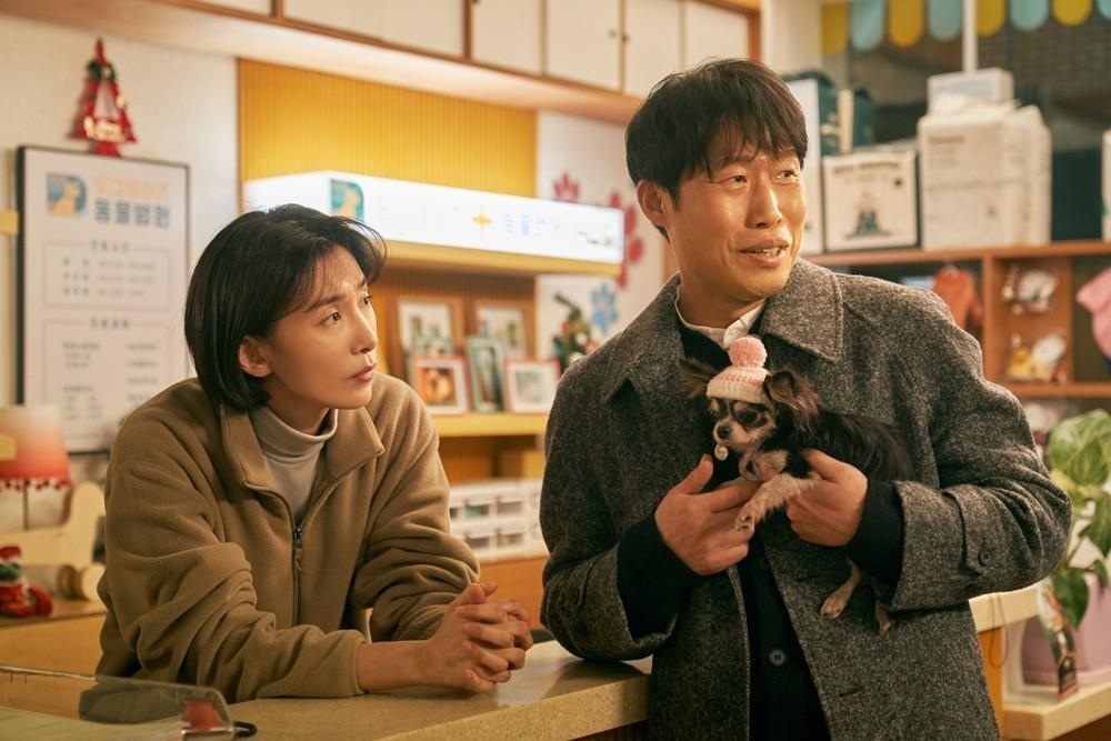 This photo provided by CJ ENM shows a scene from the Korean film "Dog Days." (PHOTO NOT FOR SALE) (Yonhap) 