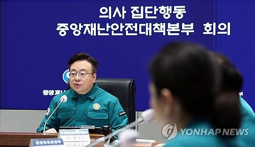 Health Minister Cho Kyoo-hong speaks during a meeting held in Seoul on March 10, 2024. (Yonhap)