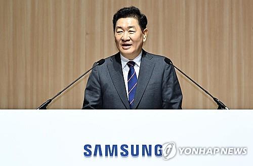 Han Jong-hee, vice chairman and co-CEO at Samsung Electronics Co., speaks at the company's annual meeting of shareholders in Suwon, 30 kilometers south of Seoul, on March 20, 2024. (Pool photo) (Yonhap)