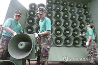 (LEAD) S. Korean military conducts loudspeaker broadcasts in response to N.K. balloon campaign