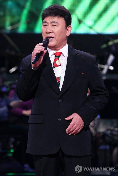 This undated file photo shows trot singer Hyun Cheol. (Yonhap)