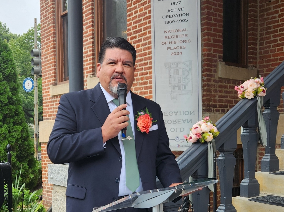 Charles Sams III, director del Servicio de Parques Nacionales, habla durante un evento que celebra la inclusión de la Antigua Legación Coreana como lugar histórico de Estados Unidos en Washington el 30 de septiembre de 2024. (Yonhap)