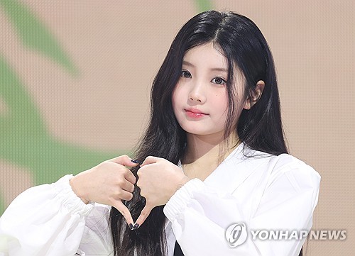 Wonhee of K-pop girl group ILLIT poses for a photo during a media showcase event held in Seoul on Oct. 21, 2024, to promote the group's second EP, "I'll Like You." (Yonhap)