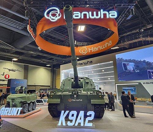 Esta foto de archivo tomada el 15 de octubre de 2024 muestra el obús K9A2 de Hanwha Aerospace Co. exhibido durante una exhibición de defensa en Washington, DC (Yonhap)