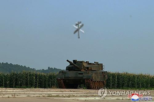 Esta fotografía de archivo, publicada por la Agencia Central de Noticias Coreana oficial de Corea del Norte el 26 de agosto de 2024, muestra a Corea del Norte realizando una prueba de rendimiento de drones el 24 de agosto bajo la dirección del líder Kim Jong-un. (Para uso únicamente en la República de Corea. Sin redistribución) (Yonhap)