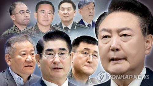 Esta fotografía compuesta muestra al presidente Yoon Suk Yeol (derecha) y otras personas bajo investigación por su presunto papel en la breve imposición de la ley marcial el 3 de diciembre. (Yonhap)