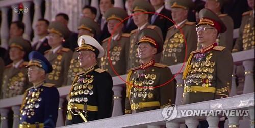 Esta imagen, capturada por la Televisión Central Coreana estatal de Corea del Norte, muestra al nuevo ministro de Seguridad Pública, Pang Tu-sop, en el círculo rojo. (Para uso únicamente en la República de Corea. Sin redistribución) (Yonhap)