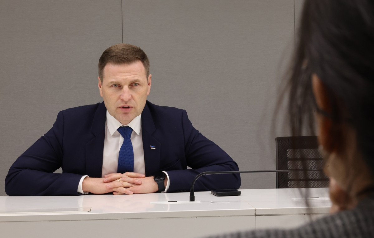 El ministro de Defensa Estonia, Hanno Pevkur, habla durante una entrevista con la Agencia de Noticias de Yonhap en Seúl el 27 de enero de 2025. (Yonhap)