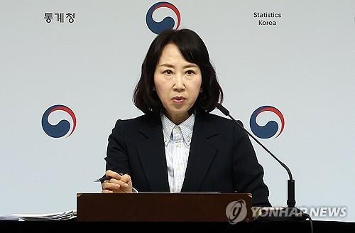 Park Hyun-jeong, an official from Statistics Korea, speaks to reporters at the government complex in Sejong on Feb. 26, 2025. (Yonhap)