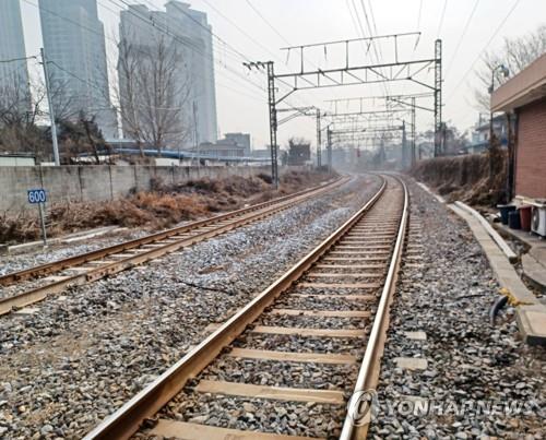 A file photo of a train track (Yonhap)