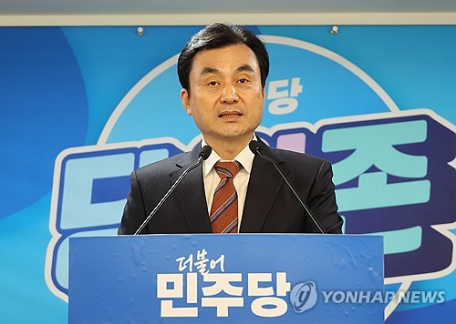 profile) 5-term lawmaker named 1st 'civilian' defense minister in over 60 years | Yonhap News Agency profile) 5-term lawmaker named 1st 'civilian' defense minister in over 60 years | Yonhap News Agency