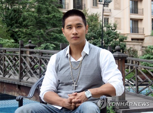 Court again rules in favor of Korean American singer in visa dispute