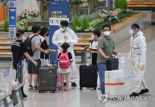 Une porte d'arrivée à l'aéroport international d'Incheon, à l'ouest de Séoul, le 28 juin 2021, sur fond de propagation mondiale de variants du coronavirus. Le pays a signalé 595 nouveaux cas le même jour, dont 35 en provenance de l'étranger.