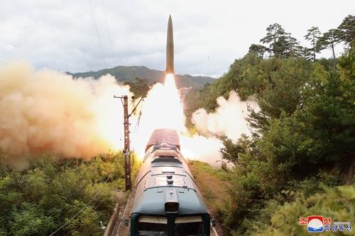 (LEAD) La Corée du Nord confirme les tirs de missiles depuis un train
