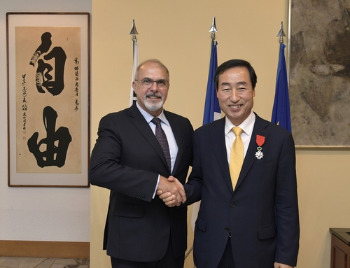Le maire de Seodaemun reçoit la Légion d'honneur de la France