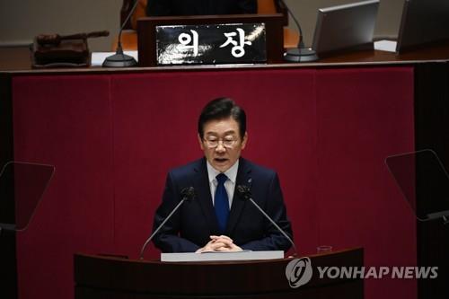 Le président du Parti démocrate (PD), Lee Jae-myung, prononce un discours à l'Assemblée nationale à Séoul le mercredi 28 septembre 2022. 