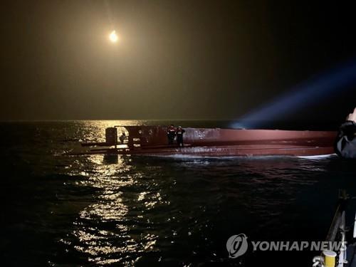  Neuf pêcheurs disparus dans le naufrage d'un bateau au large de la côte sud-ouest